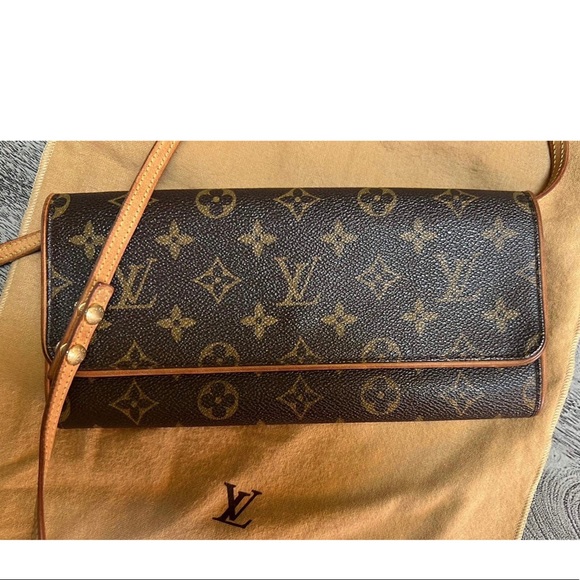 Louis Vuitton Pochette Clutch PM Monogram Canvas Crossbody bag in Brown - Picture 4 of 15